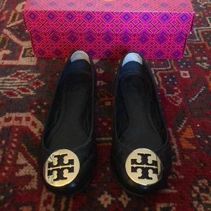Tory Burch Black and Gold Quinn Size 7